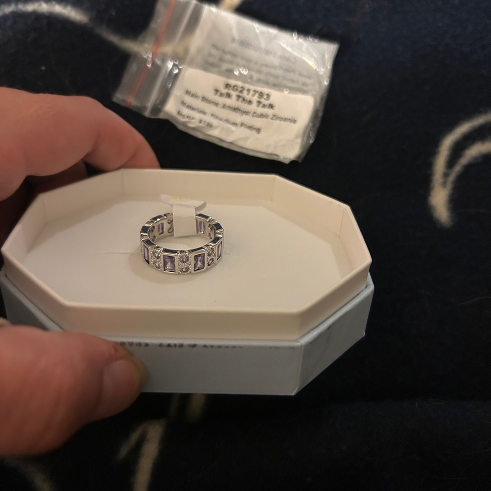 Size 7, Elegant Silver and amathyst Women's Ring